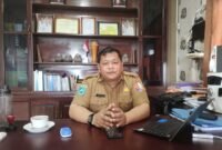 Plt Kepala Dinas Perkebunan Fakfak Widhi Asmoro Jati, ST. MT saat di temui wartawan jabar.tagarutama.com di ruang kerjanya (Dok. jabar.tagarutama.com)